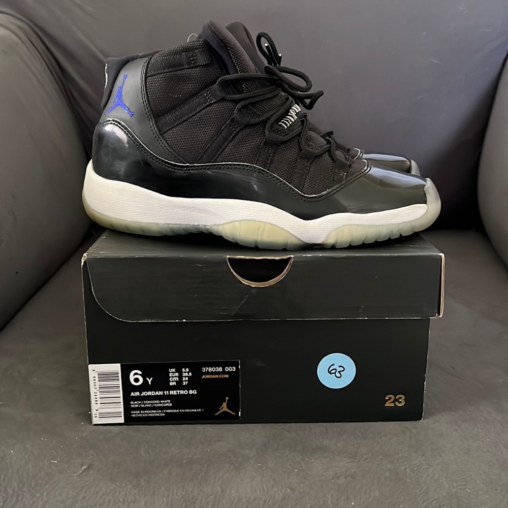 Air Jordan 11 Retro BG size 6 mens